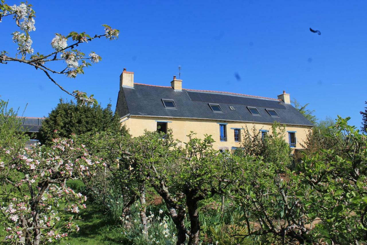 L'Ancien Presbytere Monterfil Exterior photo